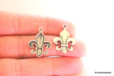 Fleur de lis charms silver tone x 2